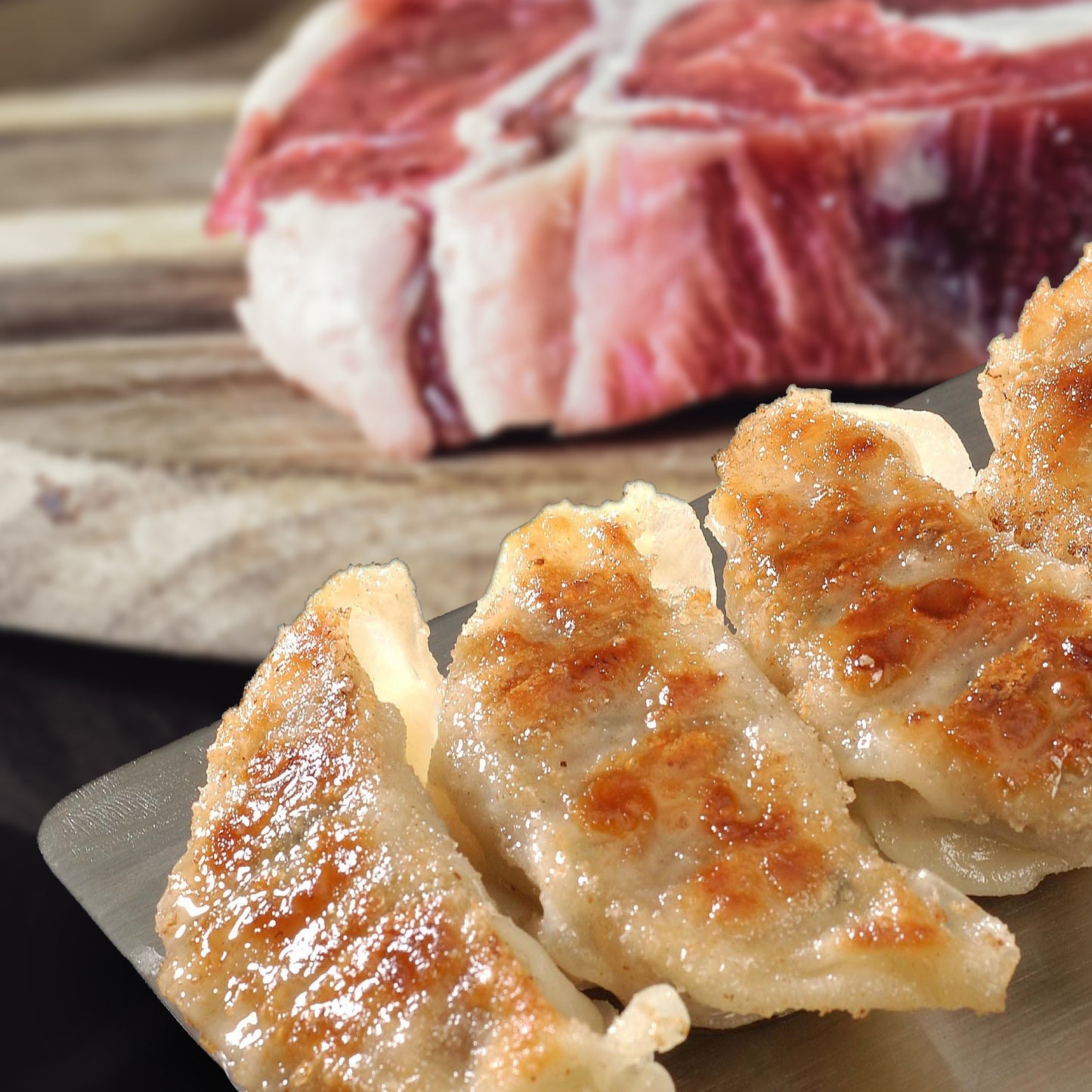 芦屋 伊東屋謹製「神戸牛餃子」1折・「黒豚餃子」1折セット 【ギフト商品】